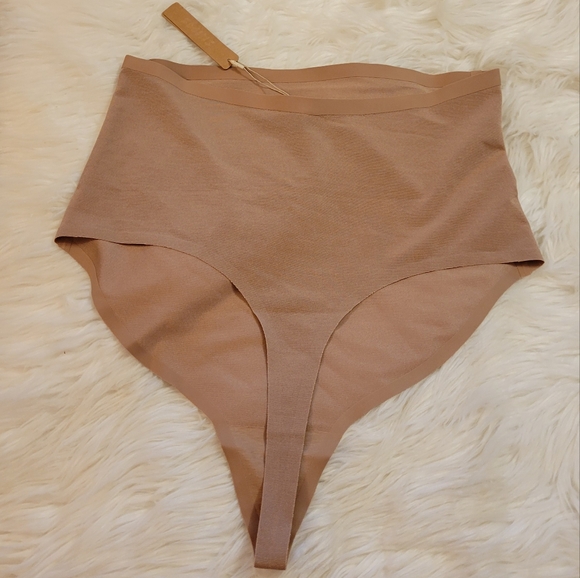 Skims mesh Sheer Sculpt High-waisted Thong - Sienna - Picture 10 of 12
